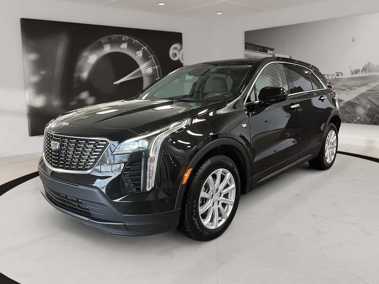 2022 Cadillac XT4 Luxury Awd - Image 1