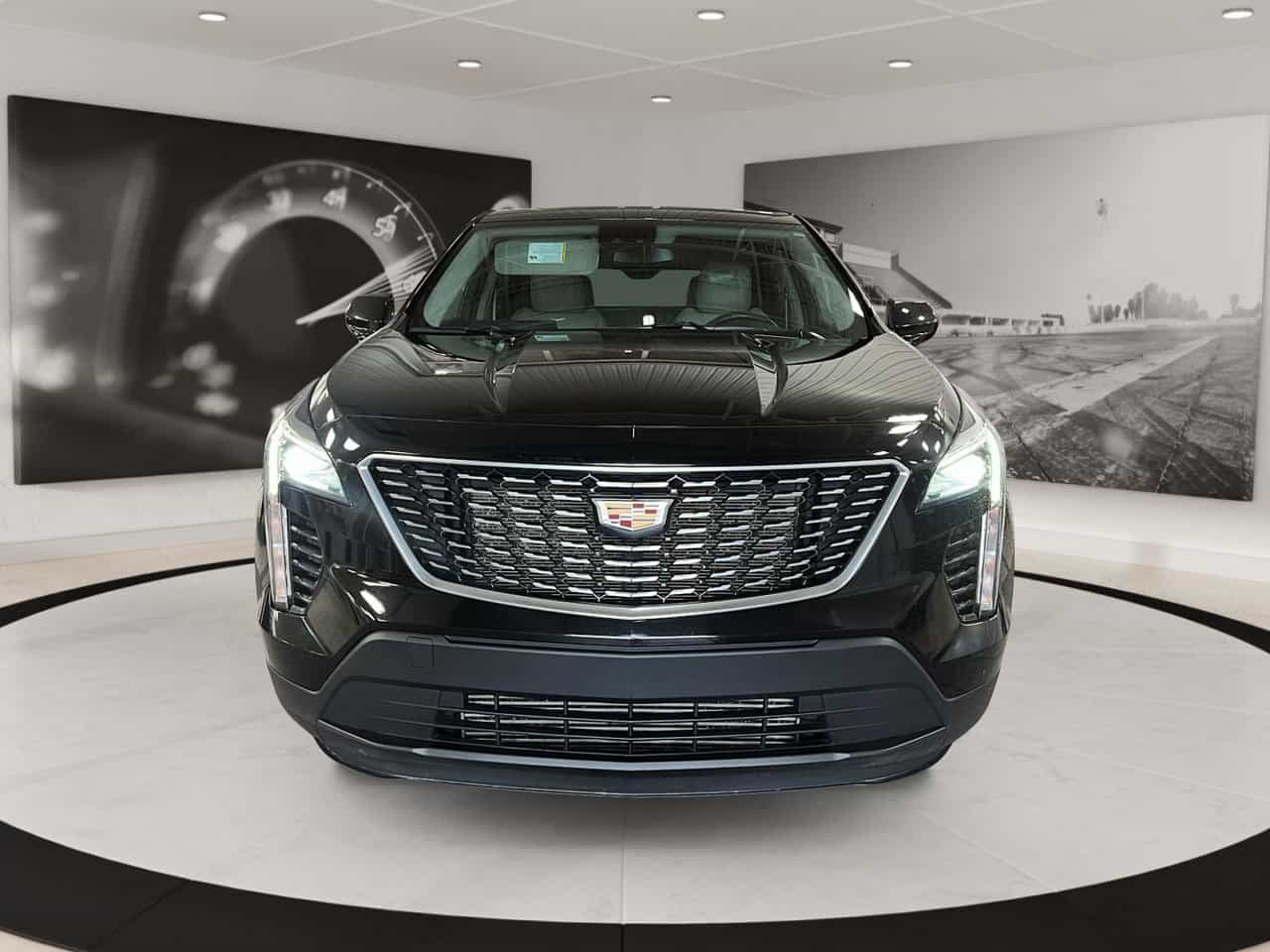 2022 Cadillac XT4 Luxury Awd - Image 2