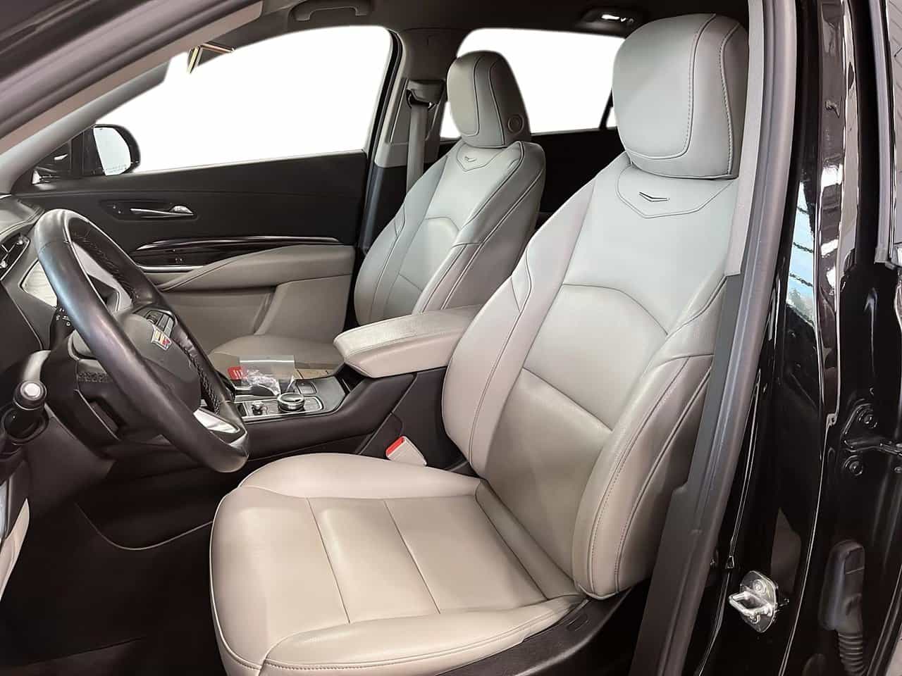 2022 Cadillac XT4 Luxury Awd - Image 9