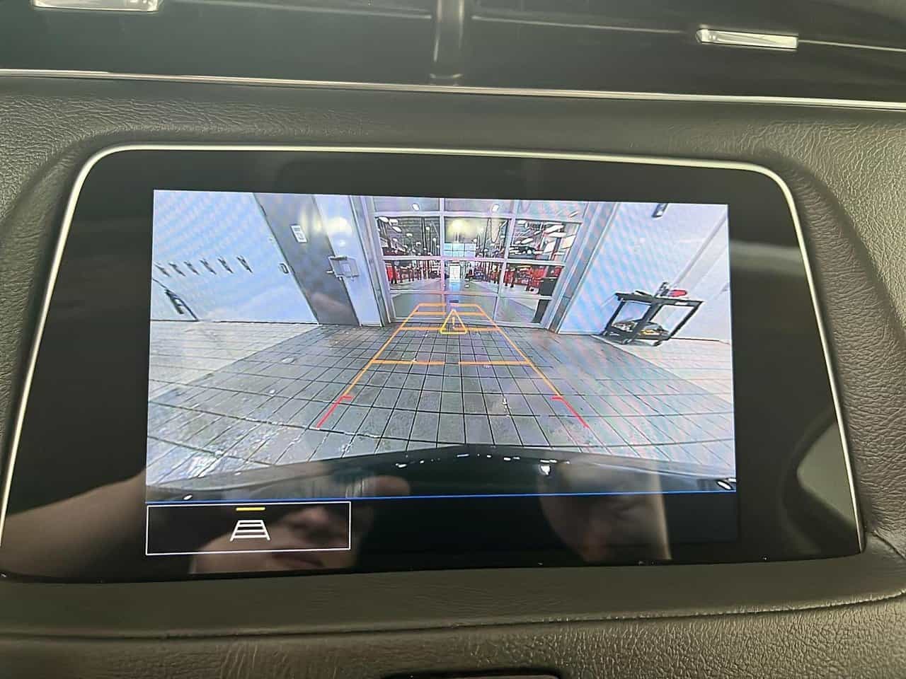 2022 Cadillac XT4 Luxury Awd - Image 16