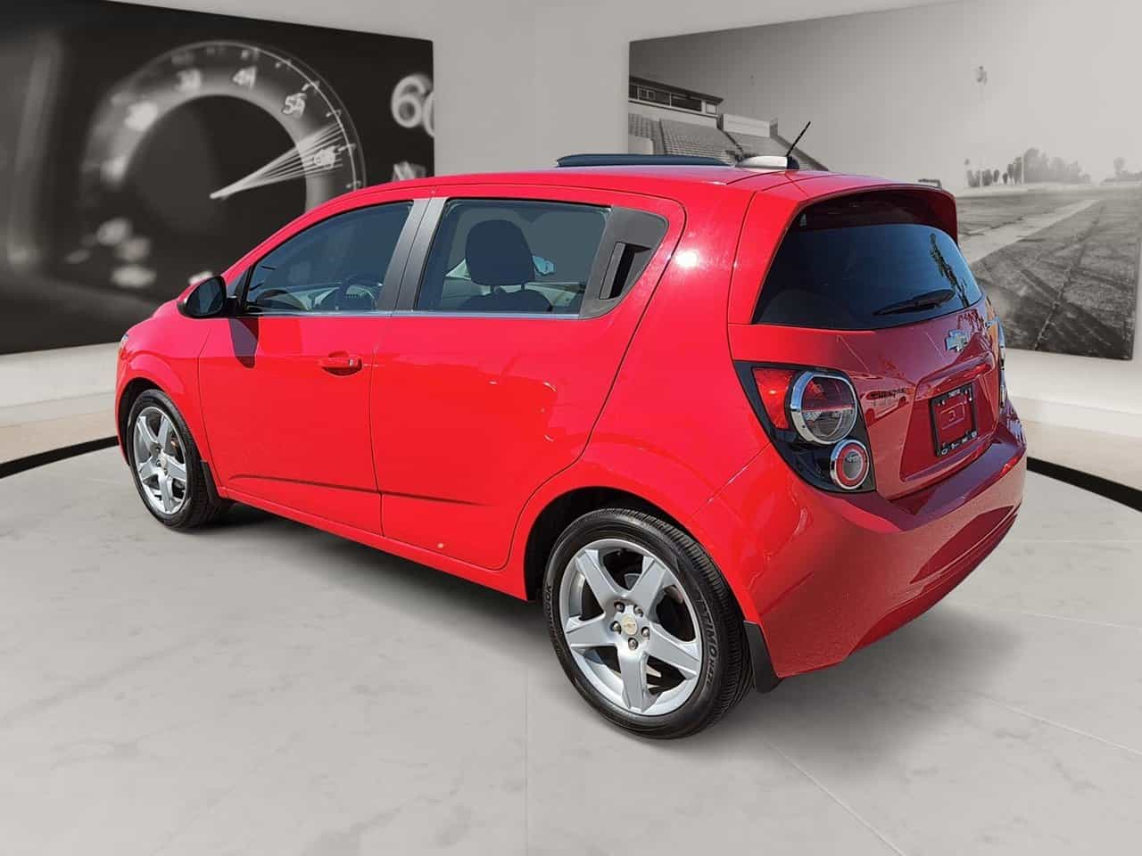 2015 Chevrolet Sonic 5Dr Lt Auto *Seulement 28 934Km* - Image 4
