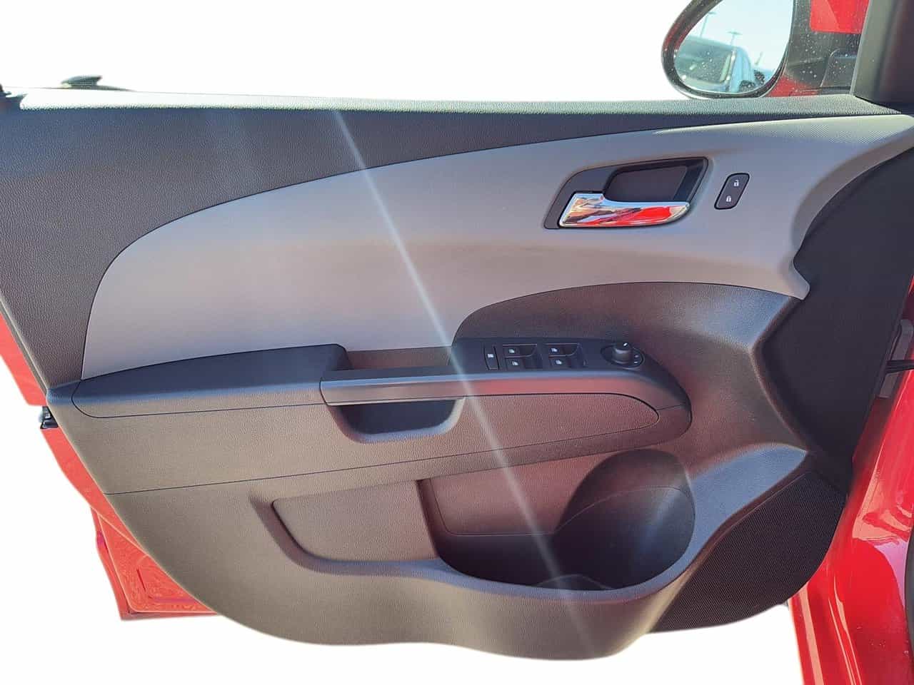 2015 Chevrolet Sonic 5Dr Lt Auto *Seulement 28 934Km* - Image 10