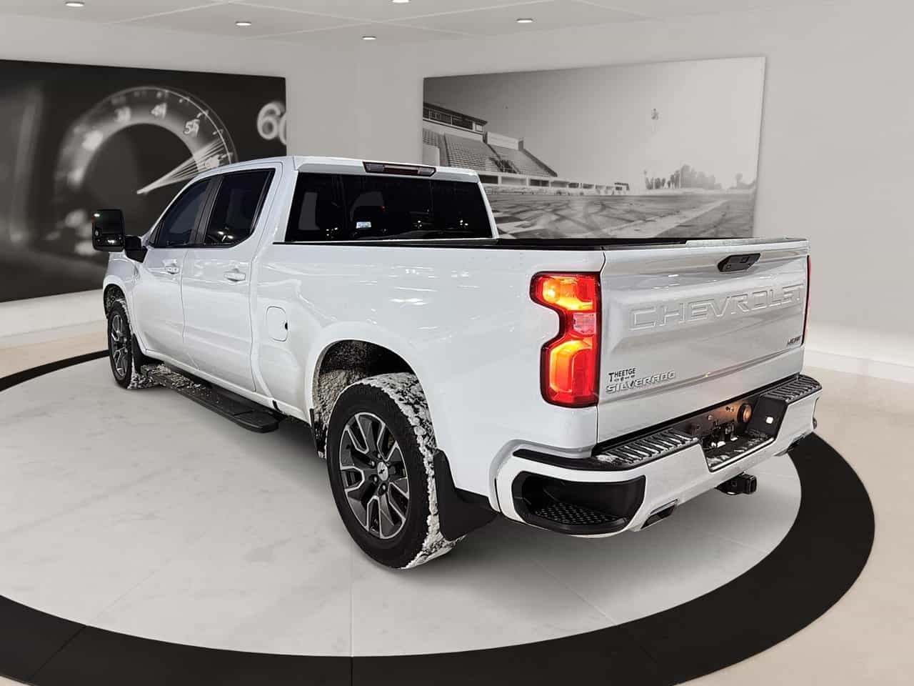 2022 Chevrolet Silverado 1500 4WD Crew Cab RST 3.0L - Image 4