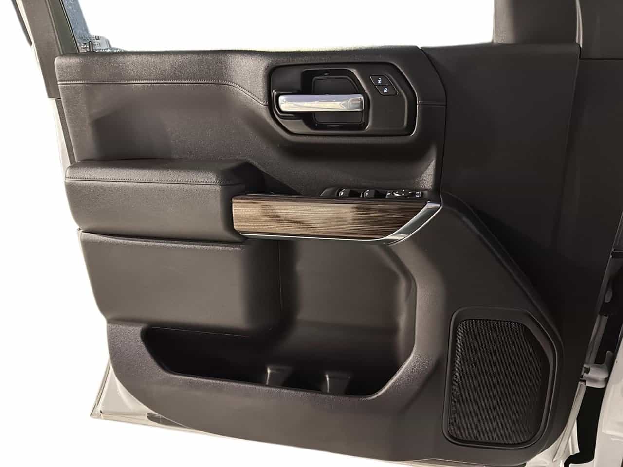 2022 Chevrolet Silverado 1500 4WD Crew Cab RST 3.0L - Image 9