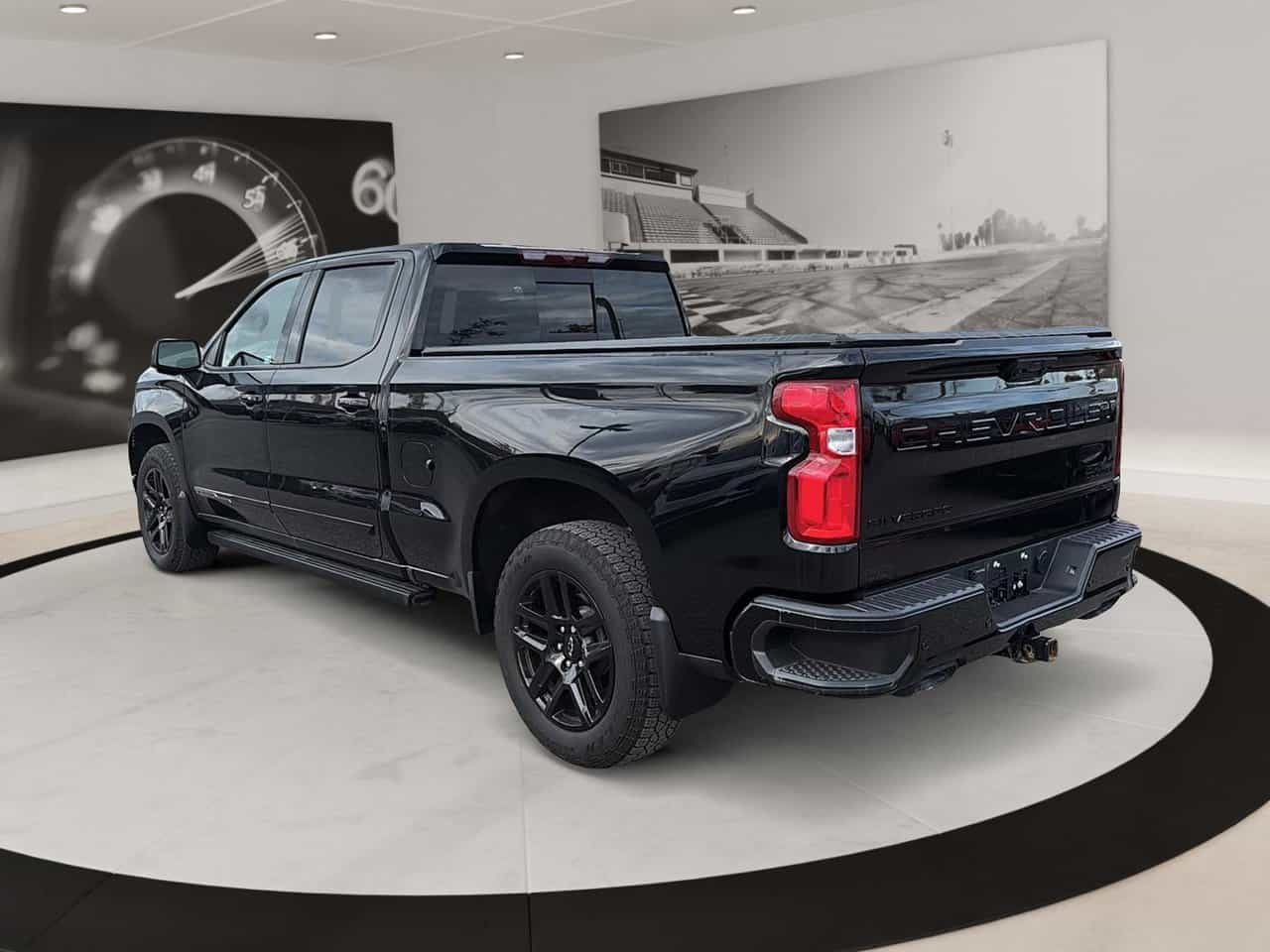 2024 Chevrolet Silverado 1500 Crew Cab 147 High Country 3.0L - Image 4