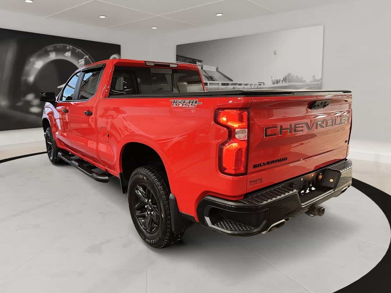 2023 Chevrolet Silverado 1500 5.3L Crew Cab Lt Trail Boss - Image 4