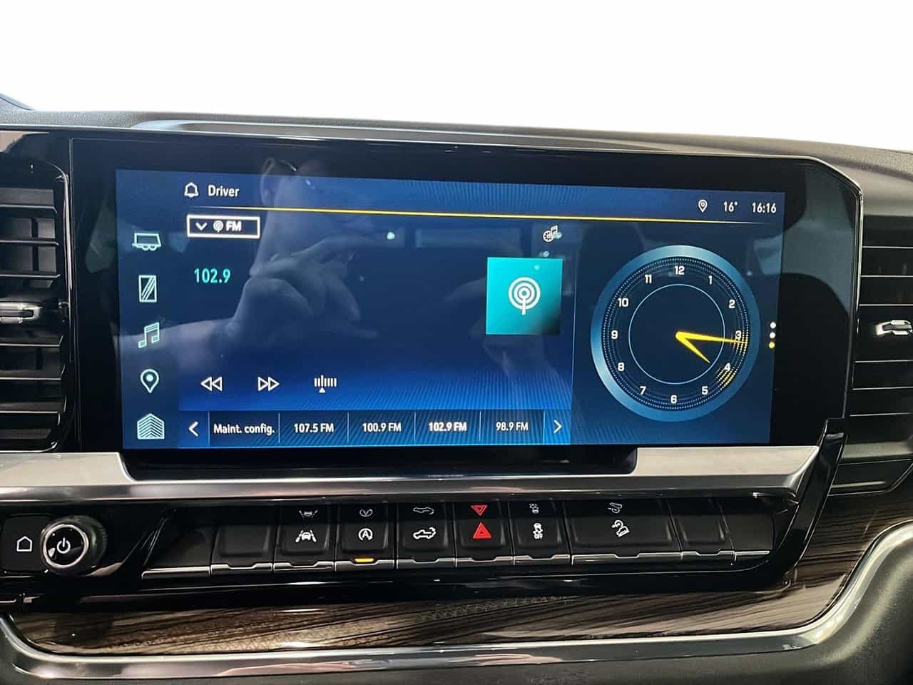 2023 Chevrolet Silverado 1500 5.3L Crew Cab Lt Trail Boss - Image 14