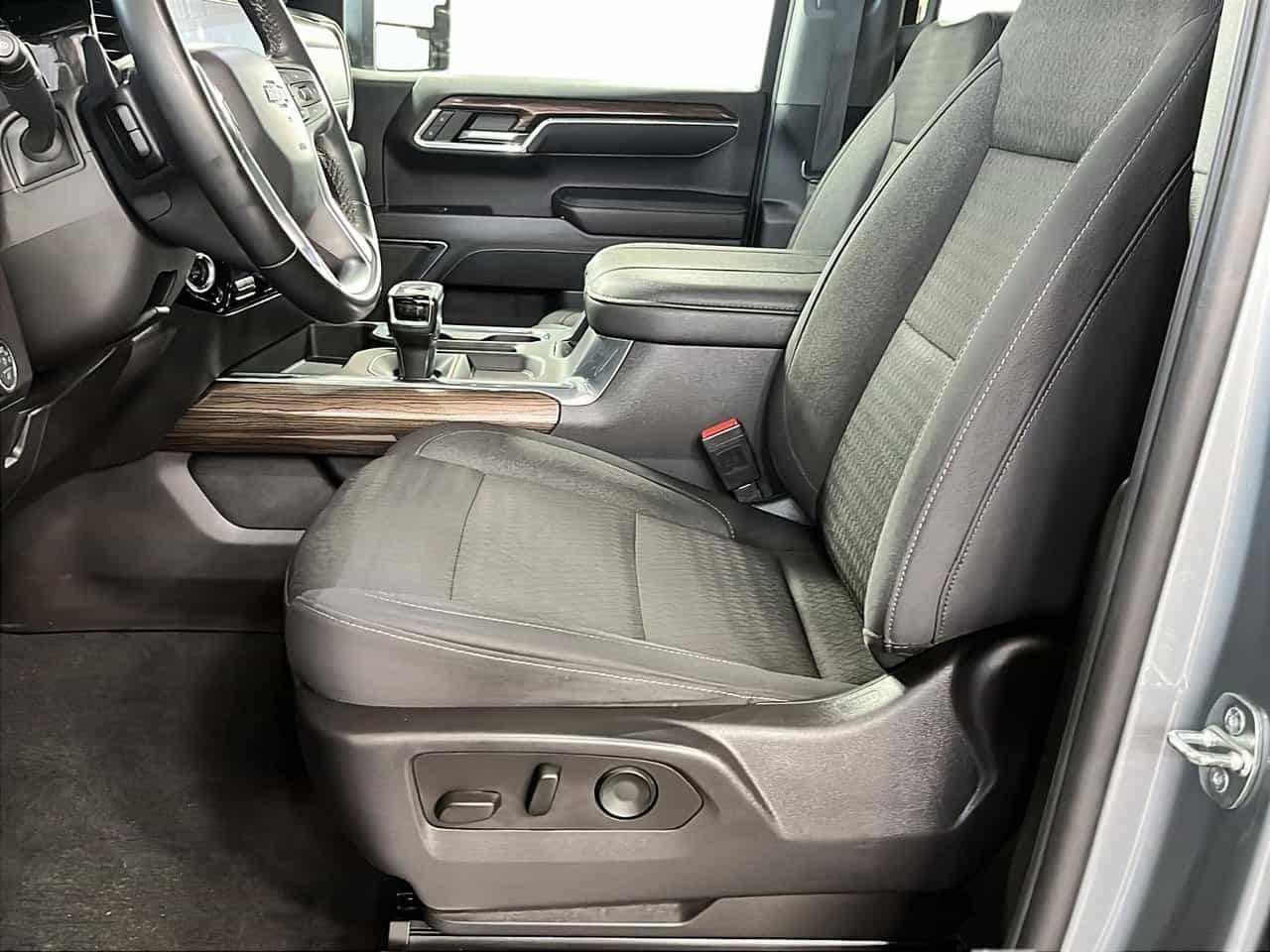 2023 Chevrolet Silverado 1500 4Wd Crew Cab 5.3L *Remorquage Max* - Image 9