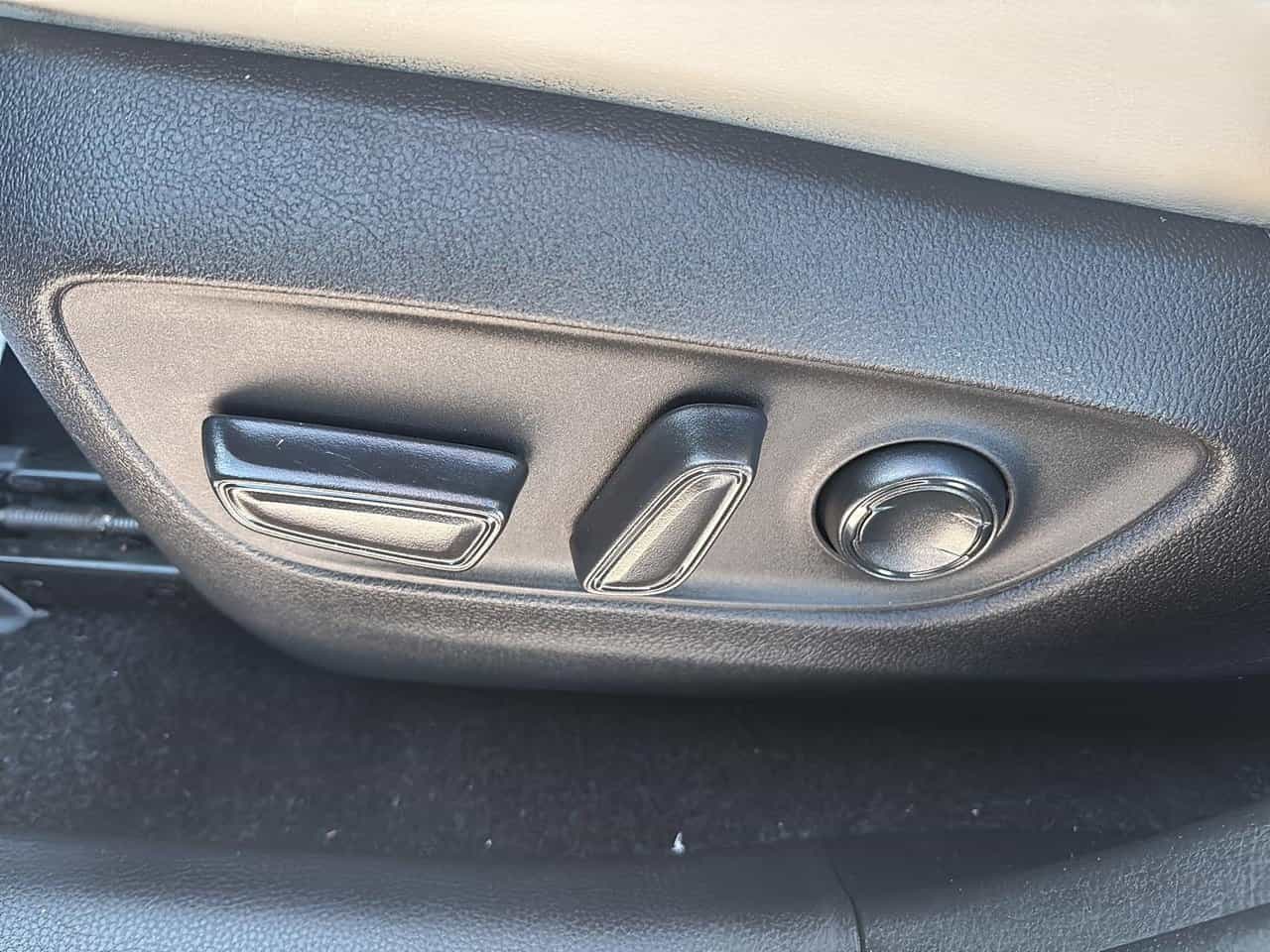 2020 Toyota Rav4 Hybrid Limited Awd *Navigation* - Image 12