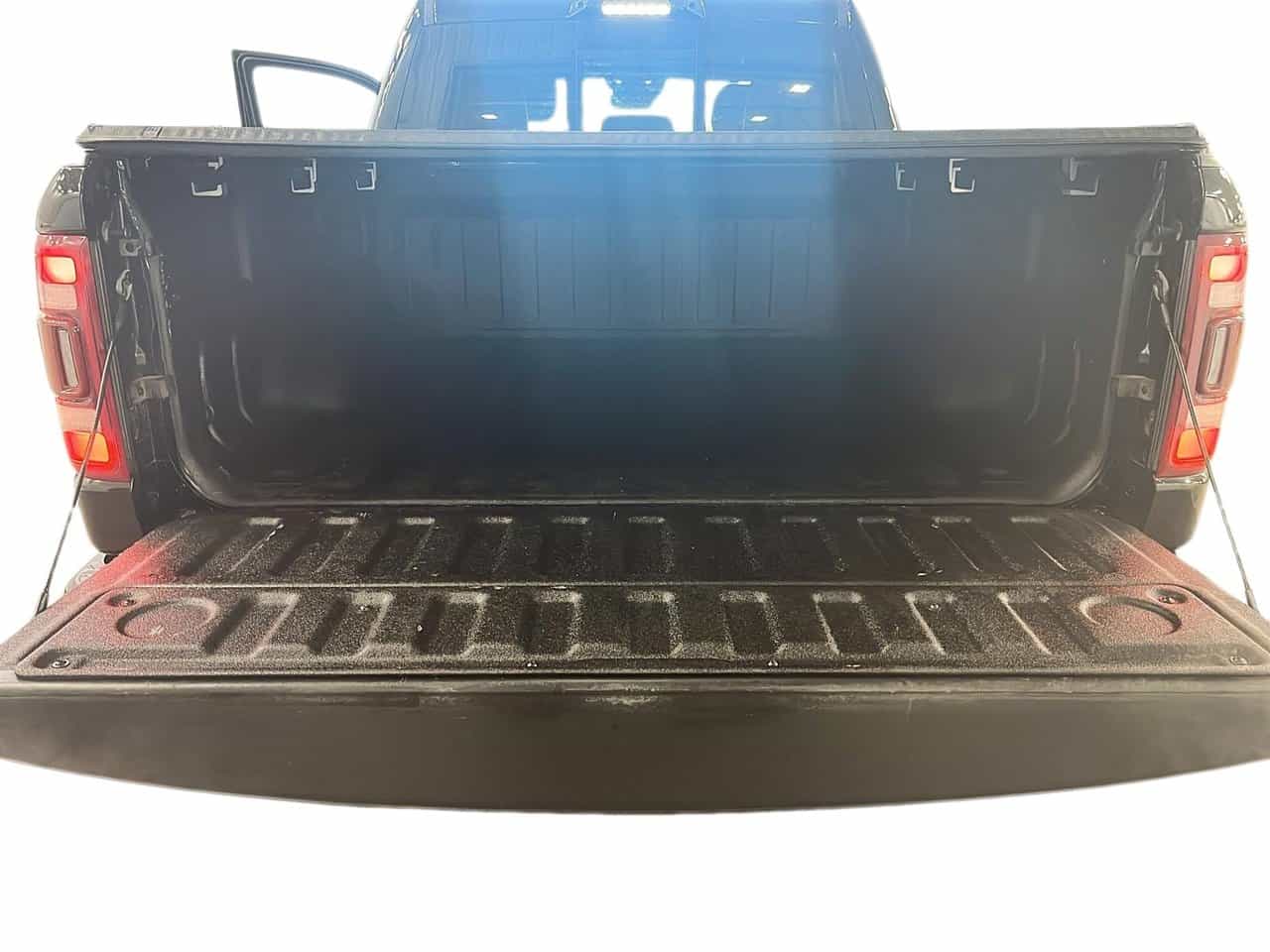 2022 RAM 1500 Limited Longhorn 4X4 Crew Cab 5'7 Box - Image 15