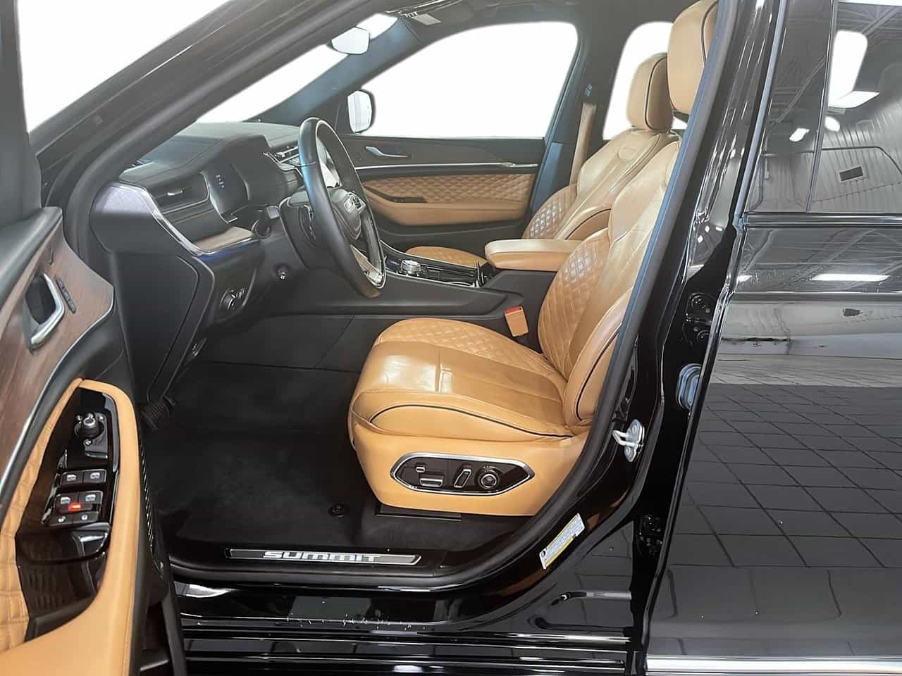 2023 Jeep Grand Cherokee L Summit 4X4 - Image 9