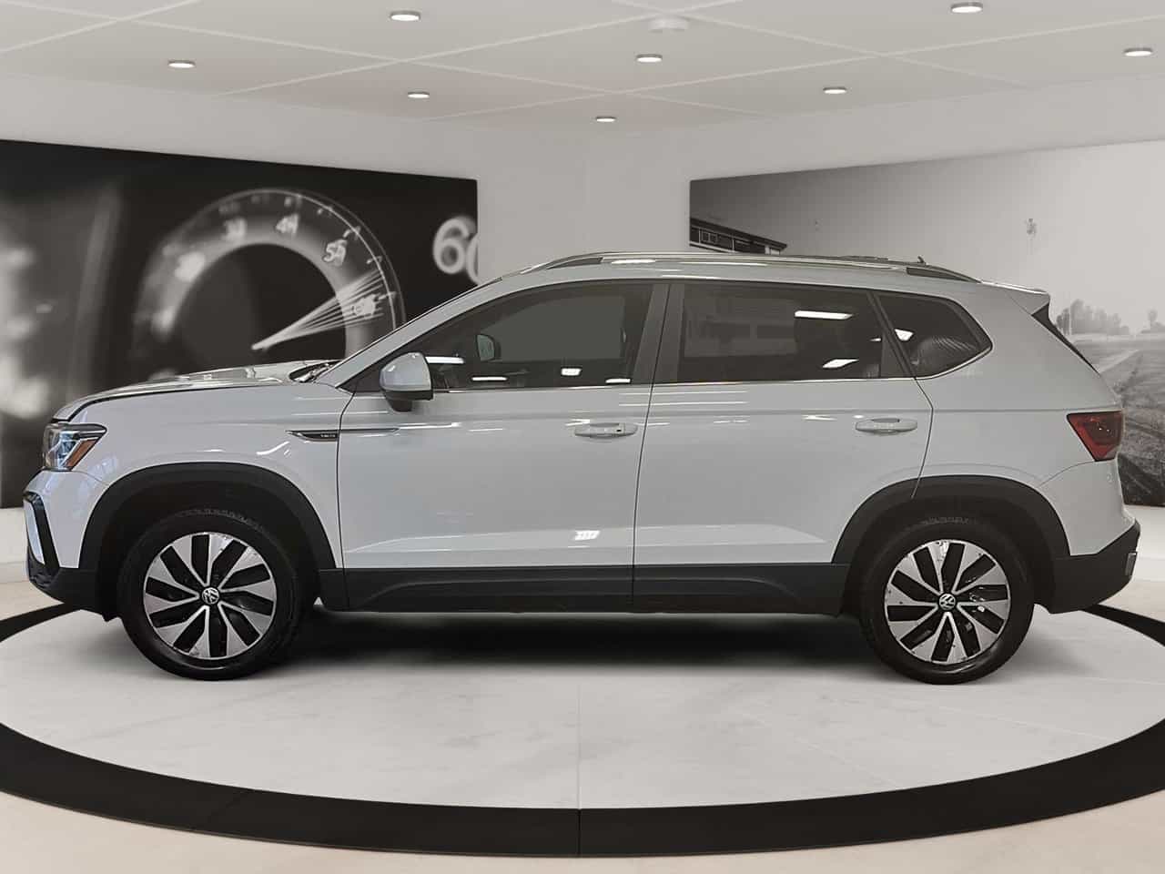 2023 Volkswagen Taos Highline 4Motion - Image 5