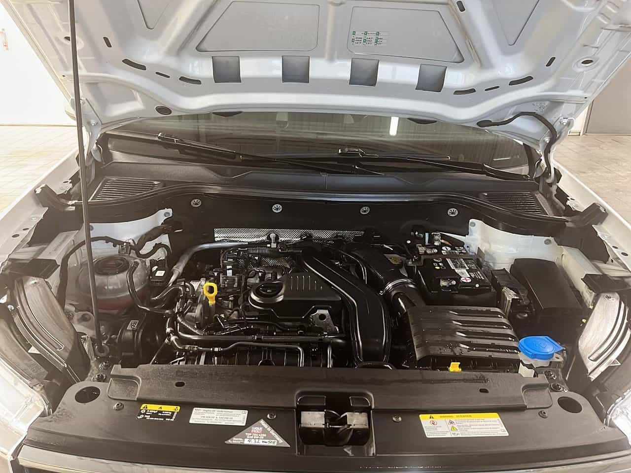 2023 Volkswagen Taos Highline 4Motion - Image 8