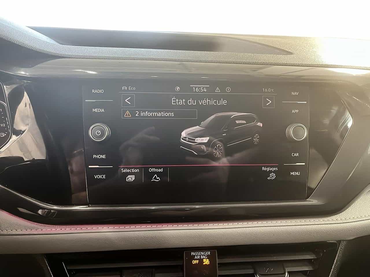 2023 Volkswagen Taos Highline 4Motion - Image 16