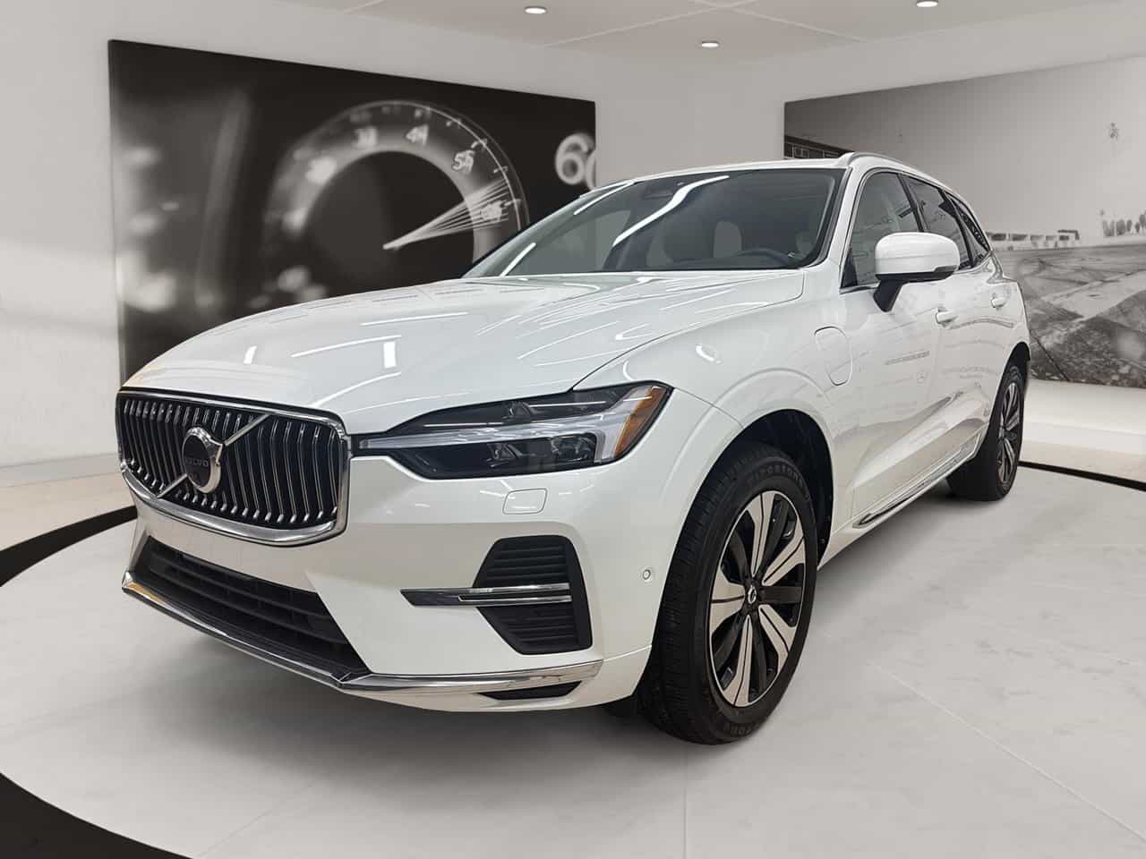 2023 Volvo XC60 Plus Bright Theme - Image 1