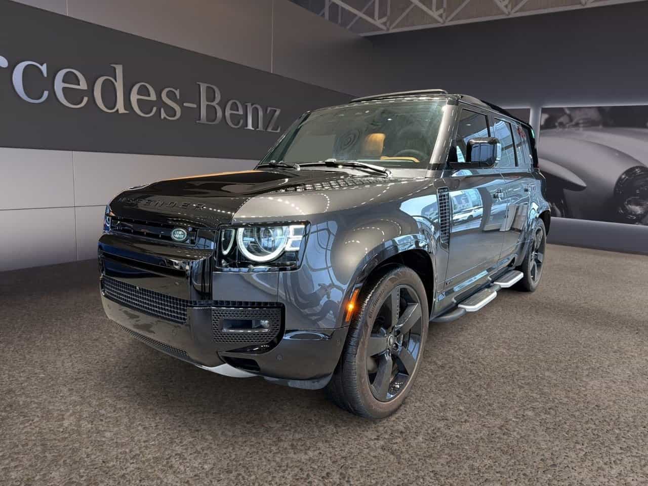 2024 Land Rover Defender 110 P525 V8 Toit panoramique, Navigation... - Image 1