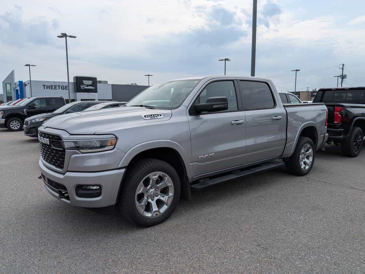 2025 RAM 1500 Big Horn Crew Cab 4x4 *16 952KM* - Image 1