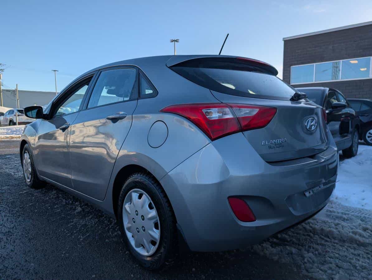 2015 Hyundai Elantra GT Voiture à hayon, 5 portes, boîte automatique GL - Image 3