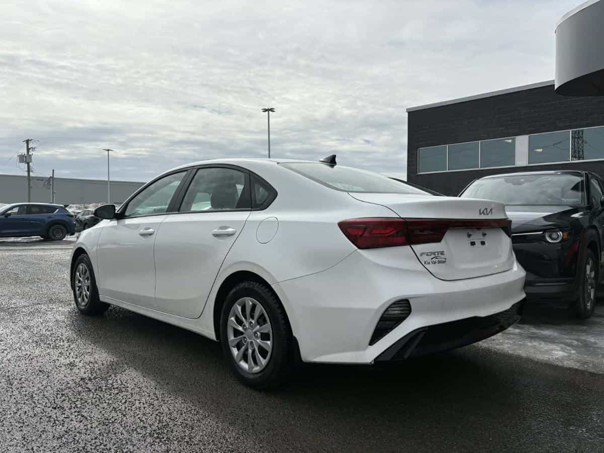 2023 Kia Forte Lx Ivt - Image 3