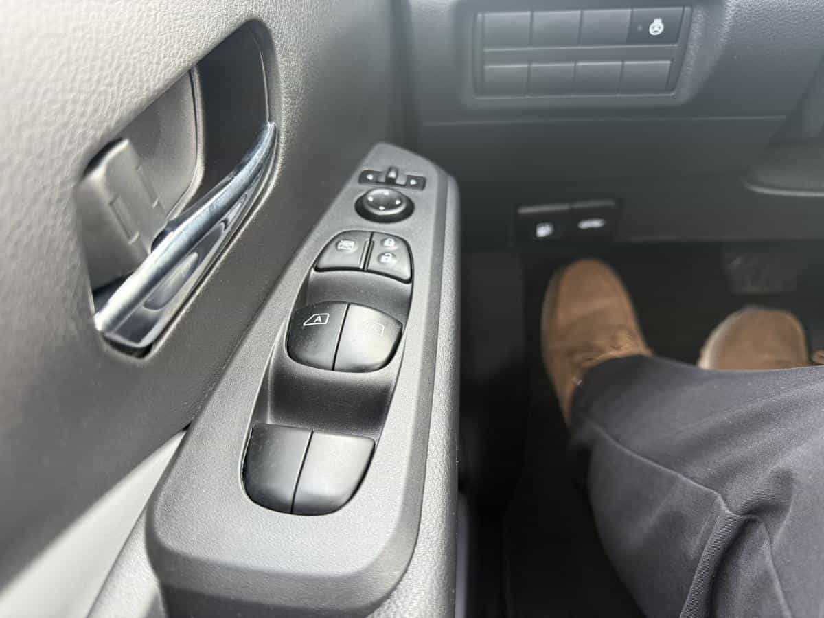 2023 Nissan Kicks Sr Ta - Image 21