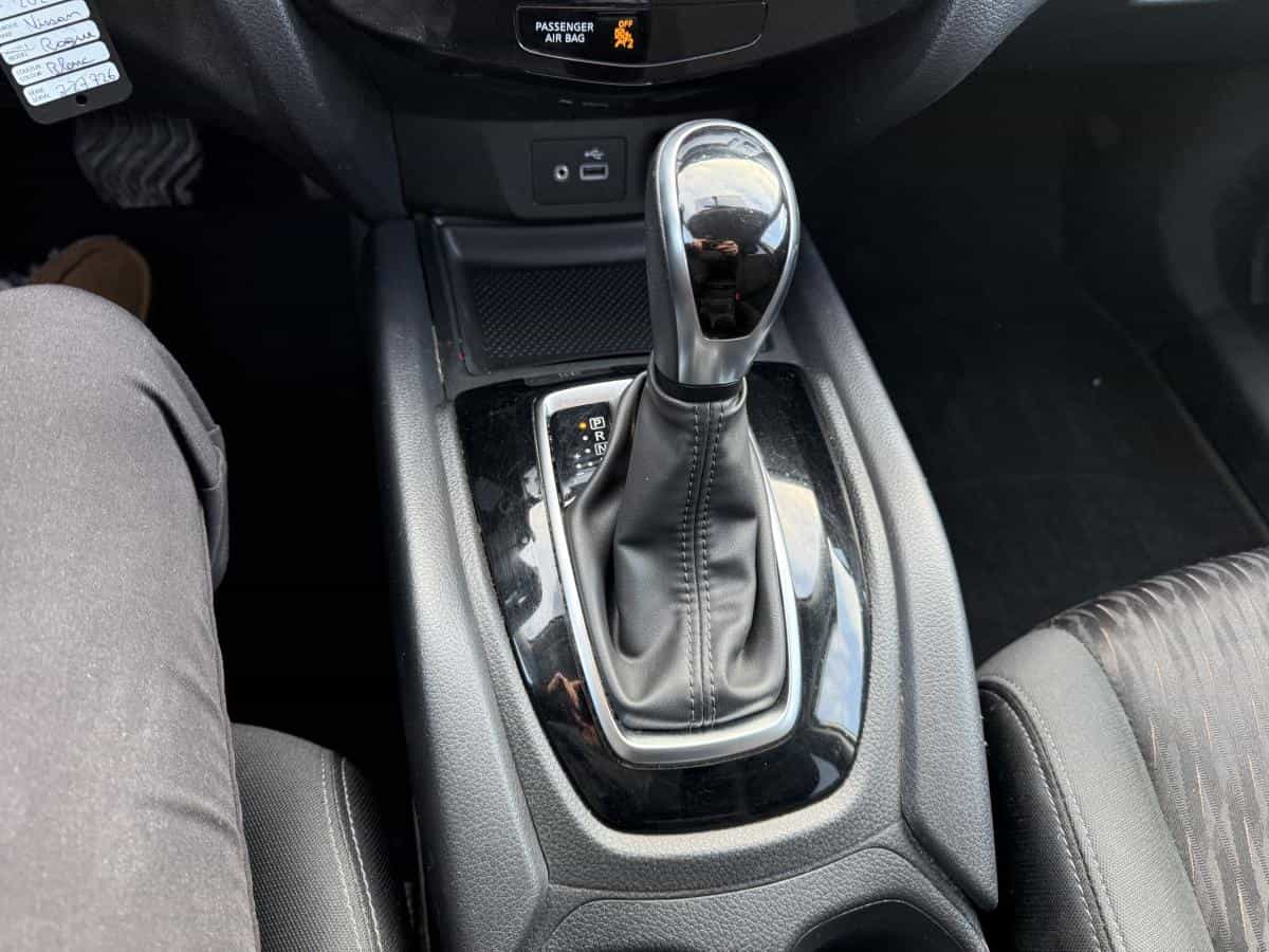 2020 Nissan Rogue S Ta - Image 14