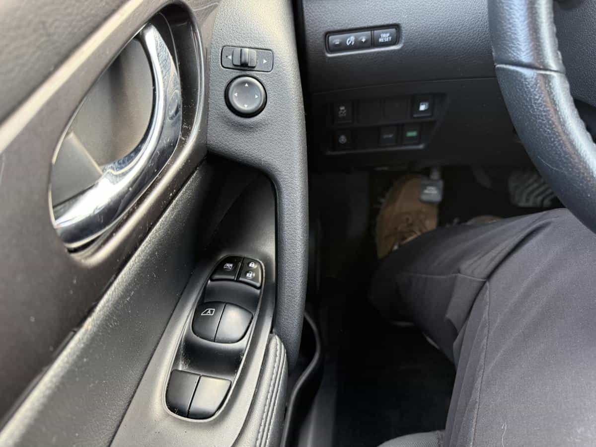 2020 Nissan Rogue S Ta - Image 16