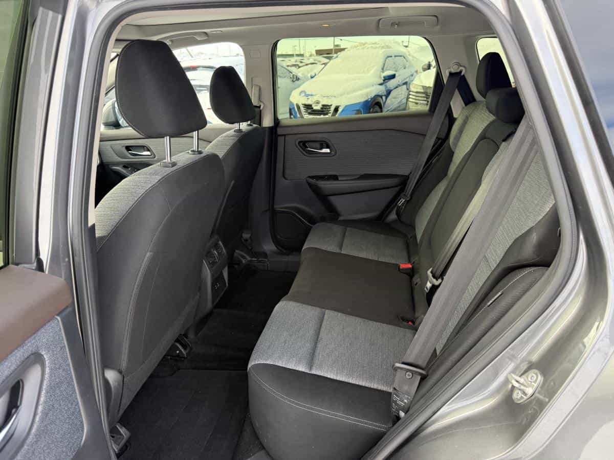 2023 Nissan Rogue SV TI avec ensemble toit ouvrant - Image 11