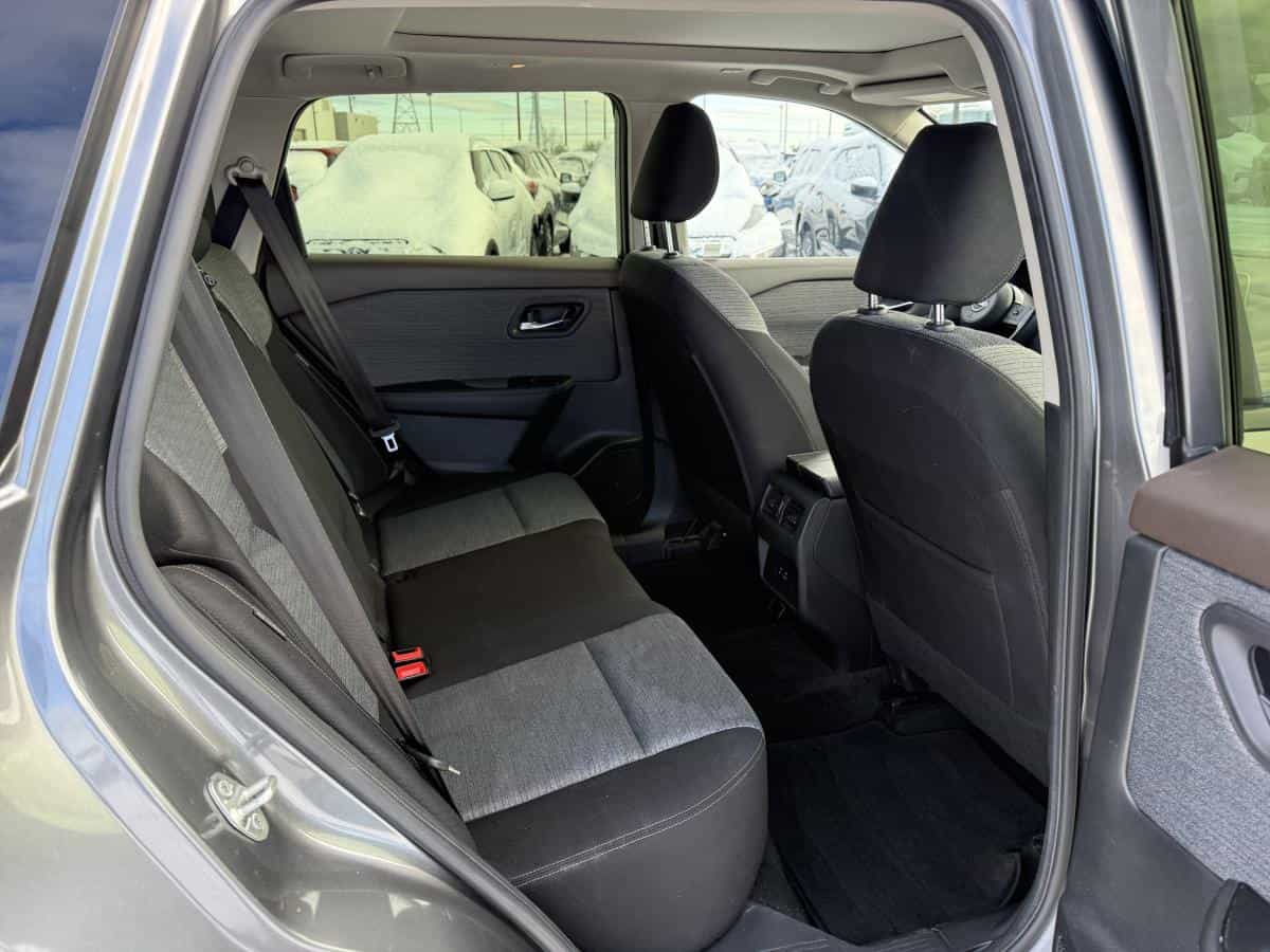 2023 Nissan Rogue SV TI avec ensemble toit ouvrant - Image 13