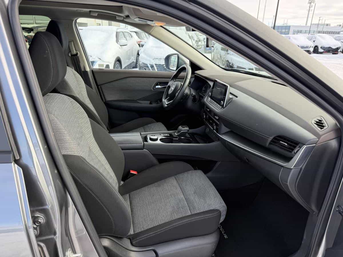 2023 Nissan Rogue SV TI avec ensemble toit ouvrant - Image 14