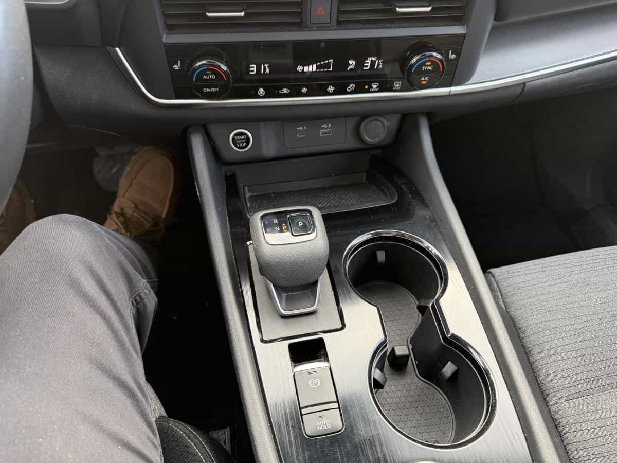 2023 Nissan Rogue SV TI avec ensemble toit ouvrant - Image 17