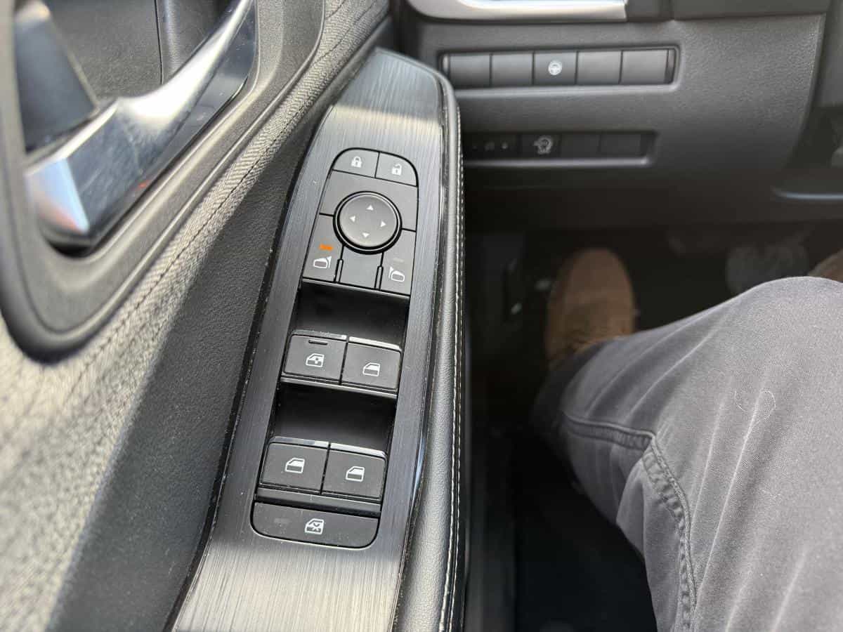 2023 Nissan Rogue SV TI avec ensemble toit ouvrant - Image 19