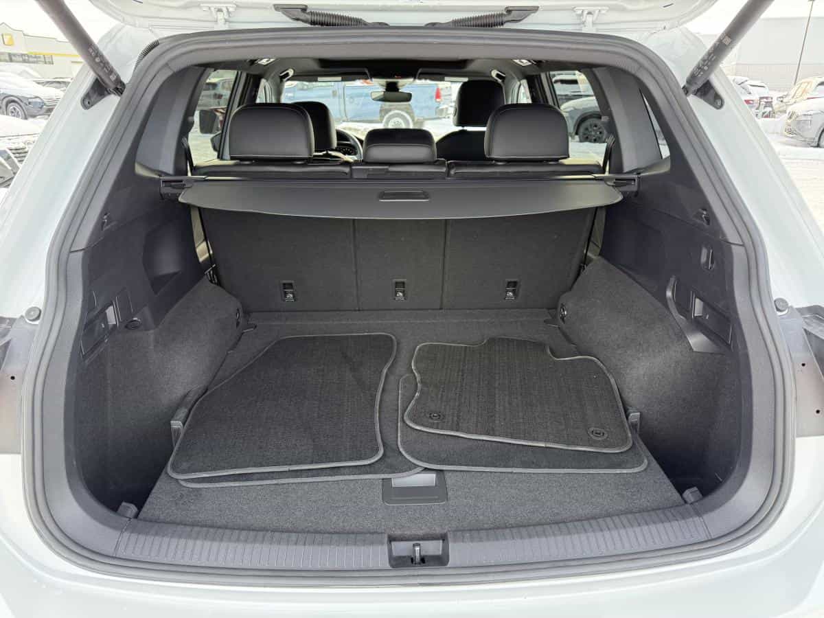 2022 Volkswagen Tiguan Highline R-Line 4MOTION - Image 13