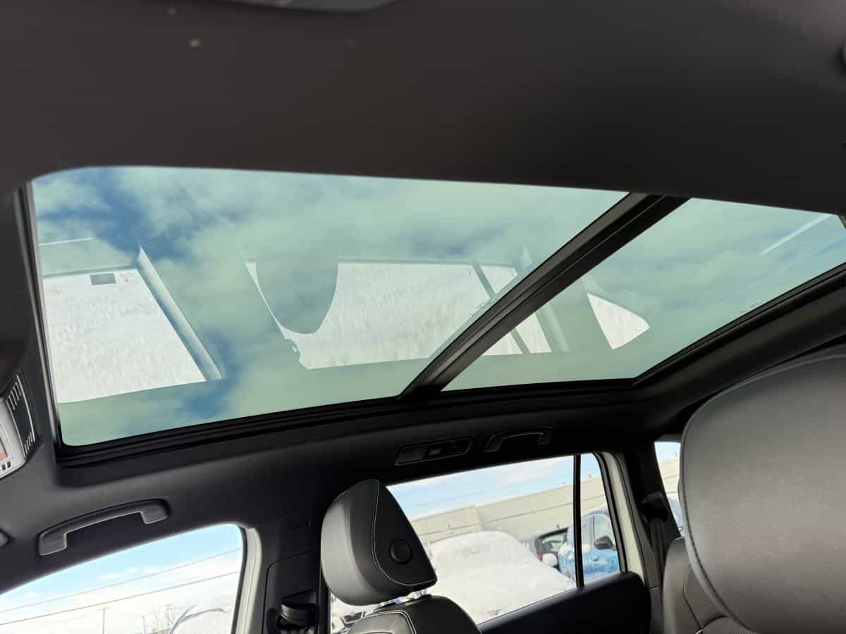 2022 Volkswagen Tiguan Highline R-Line 4MOTION - Image 17