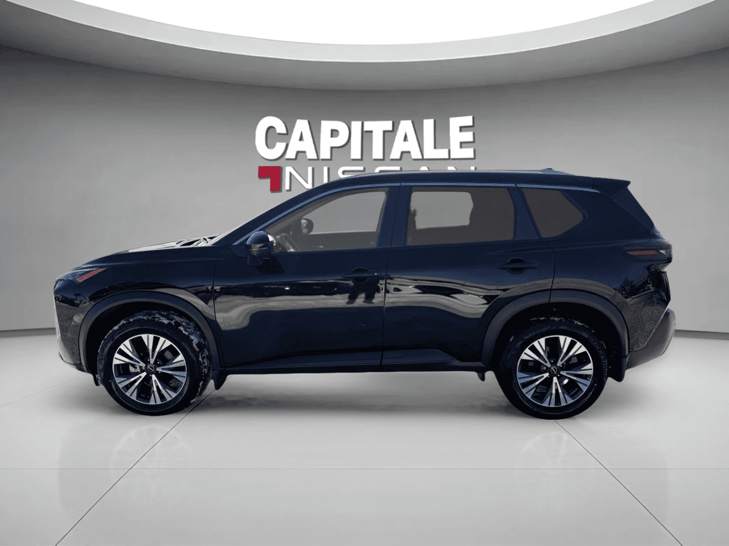 2023 Nissan Rogue SV TI avec ensemble toit ouvrant - Image 2