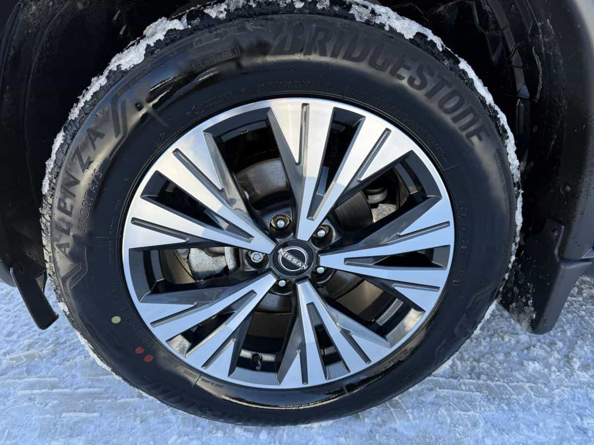 2023 Nissan Rogue SV TI avec ensemble toit ouvrant - Image 10