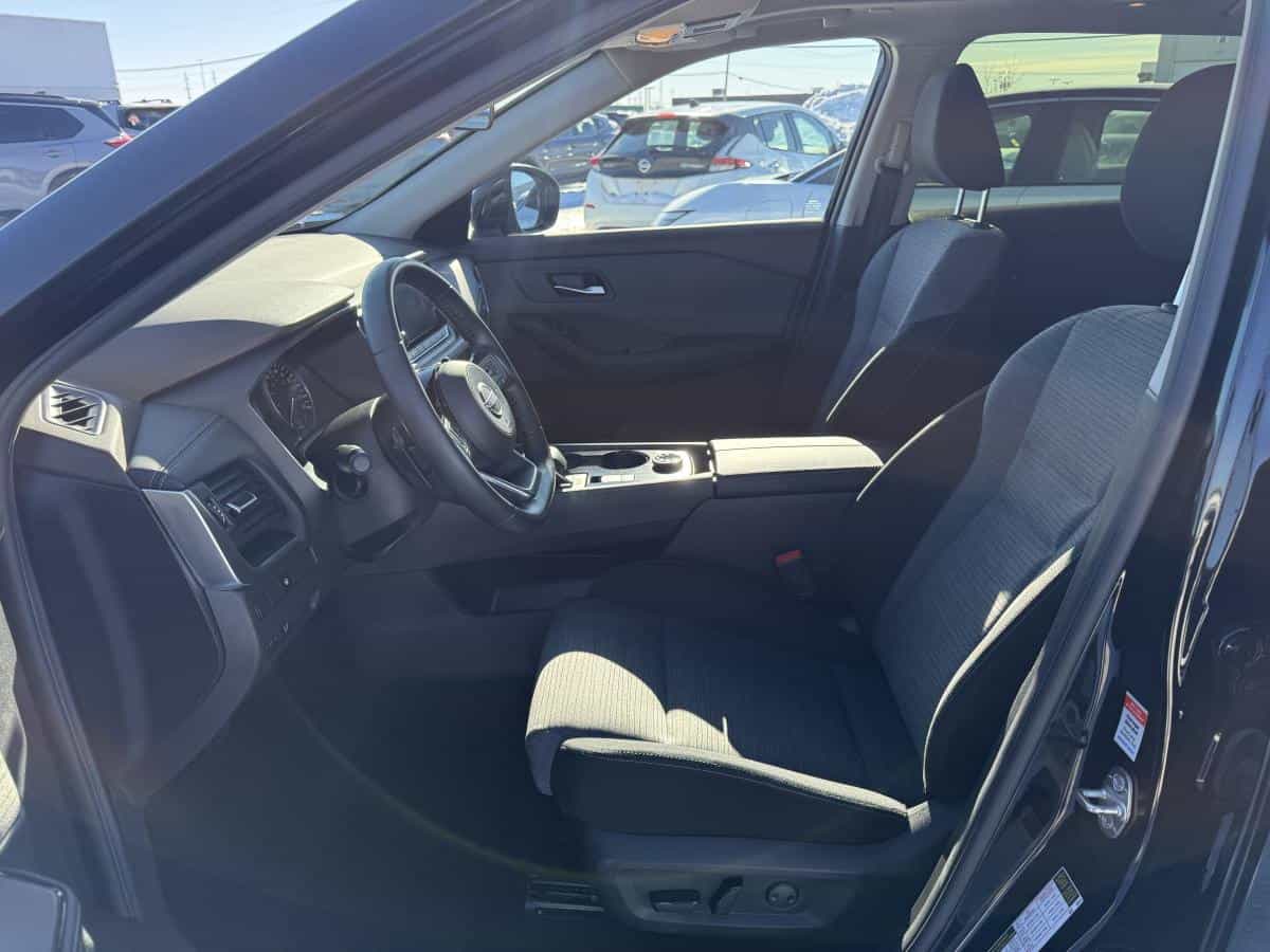 2023 Nissan Rogue SV TI avec ensemble toit ouvrant - Image 11