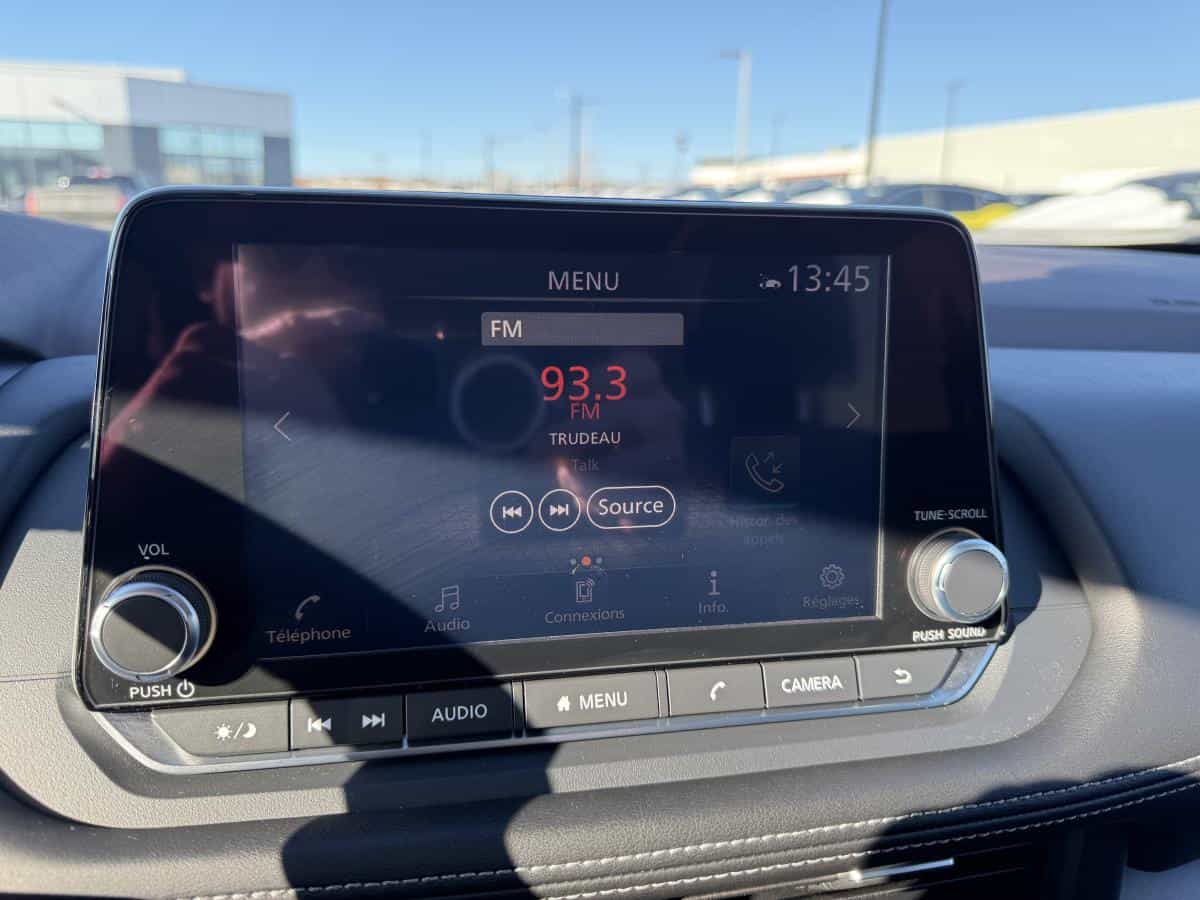 2023 Nissan Rogue SV TI avec ensemble toit ouvrant - Image 17