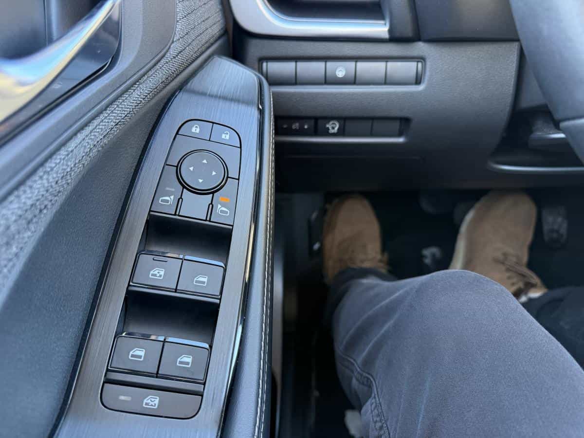 2023 Nissan Rogue SV TI avec ensemble toit ouvrant - Image 19