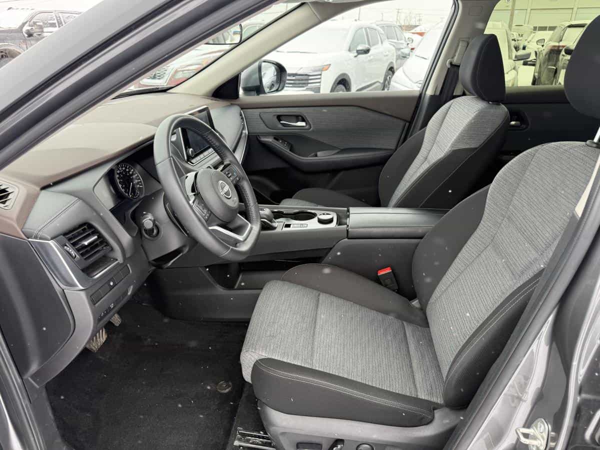 2023 Nissan Rogue SV TI avec ensemble toit ouvrant - Image 11