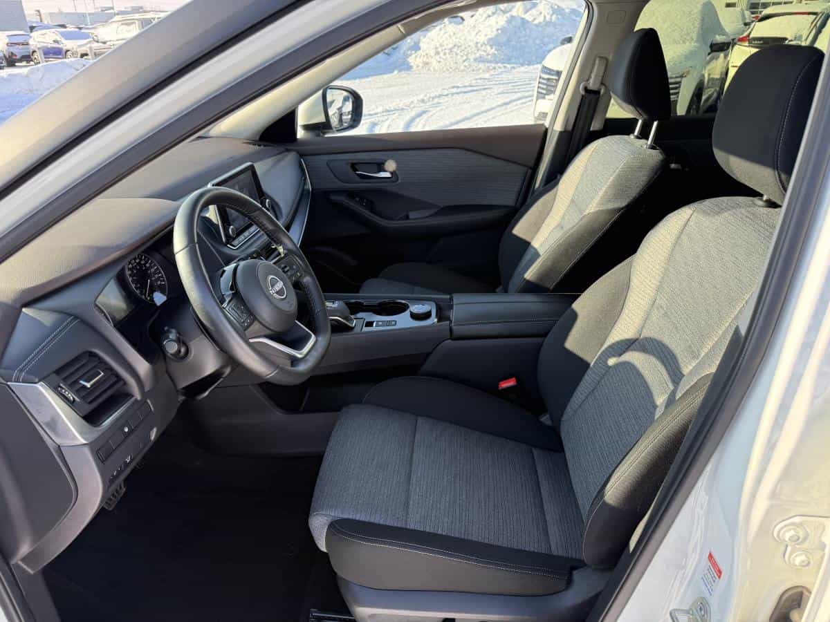 2023 Nissan Rogue SV TI avec ensemble toit ouvrant - Image 12