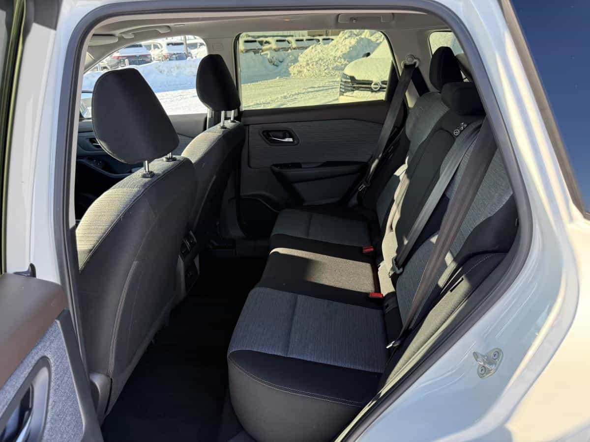 2023 Nissan Rogue SV TI avec ensemble toit ouvrant - Image 13