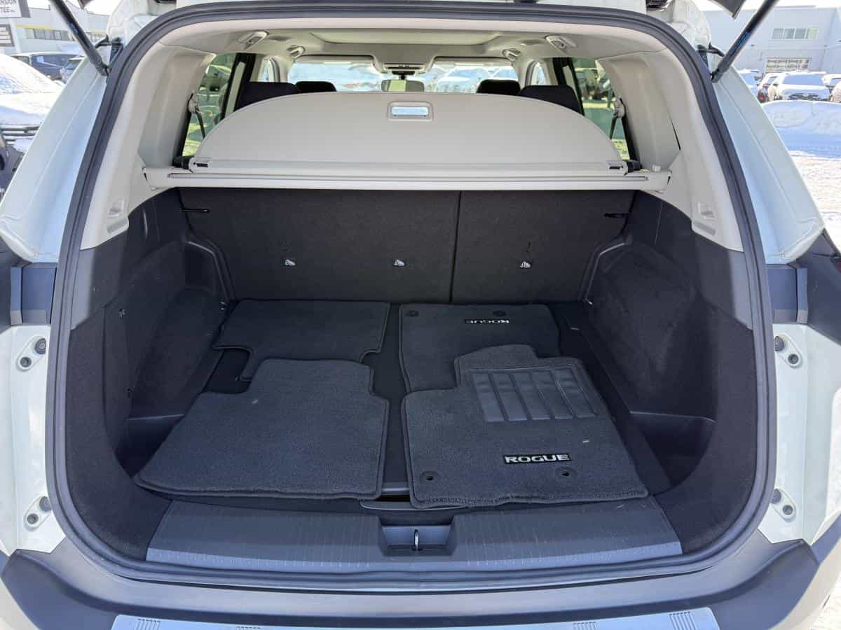 2023 Nissan Rogue SV TI avec ensemble toit ouvrant - Image 14