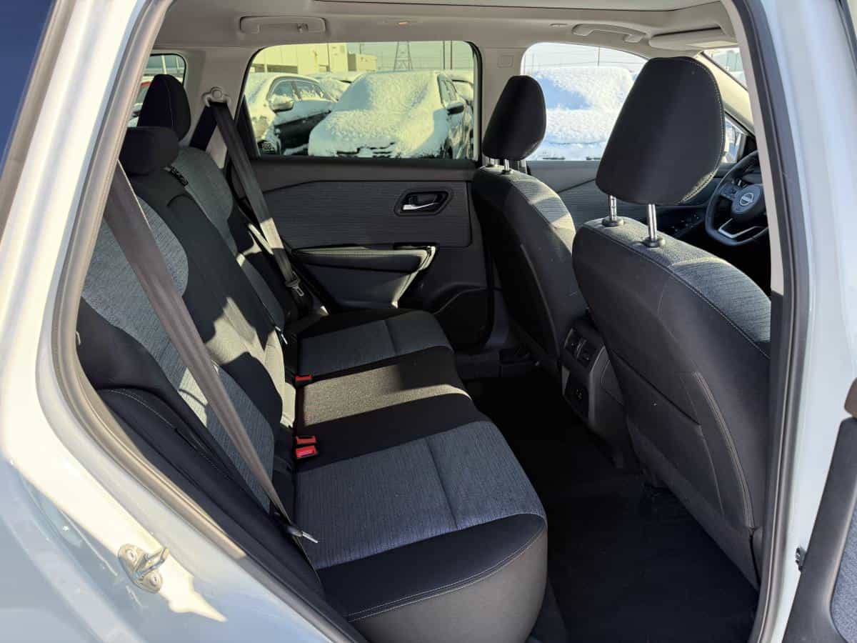 2023 Nissan Rogue SV TI avec ensemble toit ouvrant - Image 15