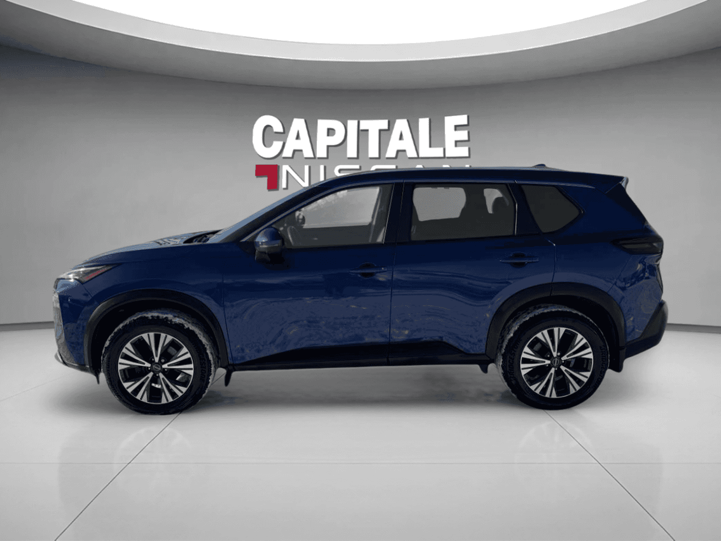2023 Nissan Rogue SV TI avec ensemble toit ouvrant - Image 2