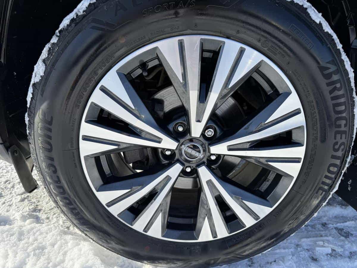 2023 Nissan Rogue SV TI avec ensemble toit ouvrant - Image 10