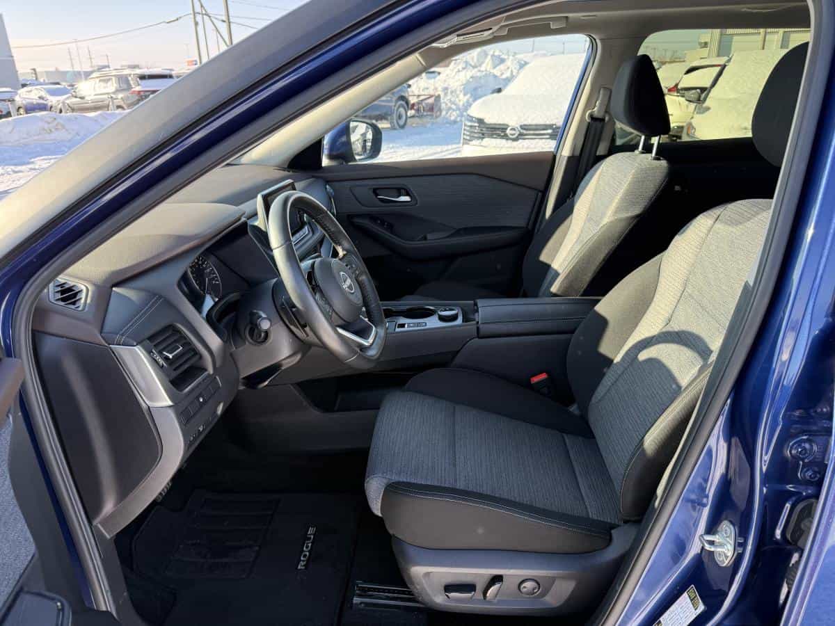 2023 Nissan Rogue SV TI avec ensemble toit ouvrant - Image 11