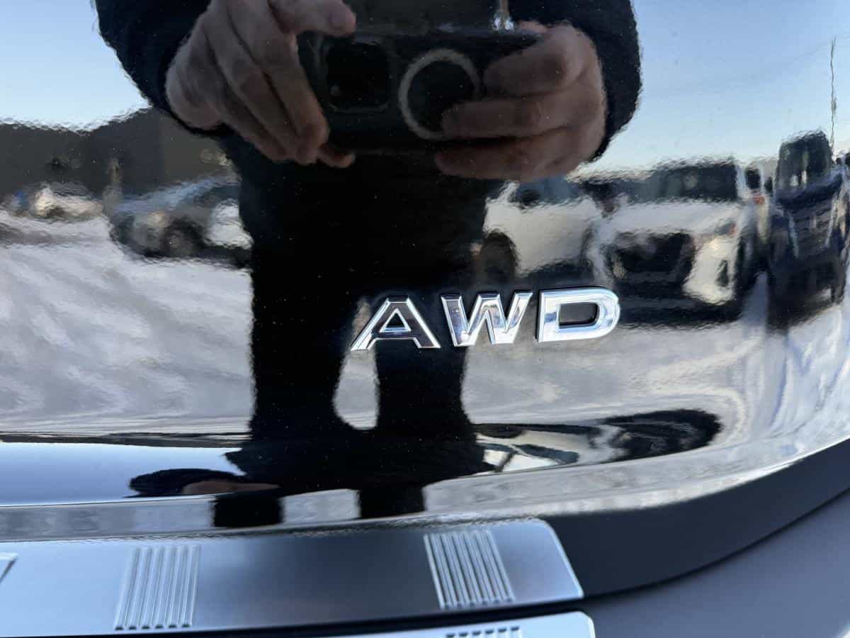 2023 Nissan Rogue S Ti - Image 12