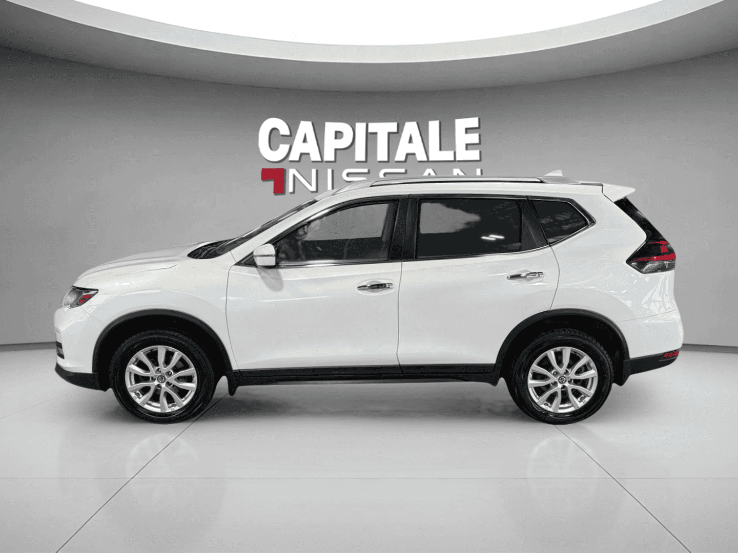 2019 Nissan Rogue S Ti - Image 2