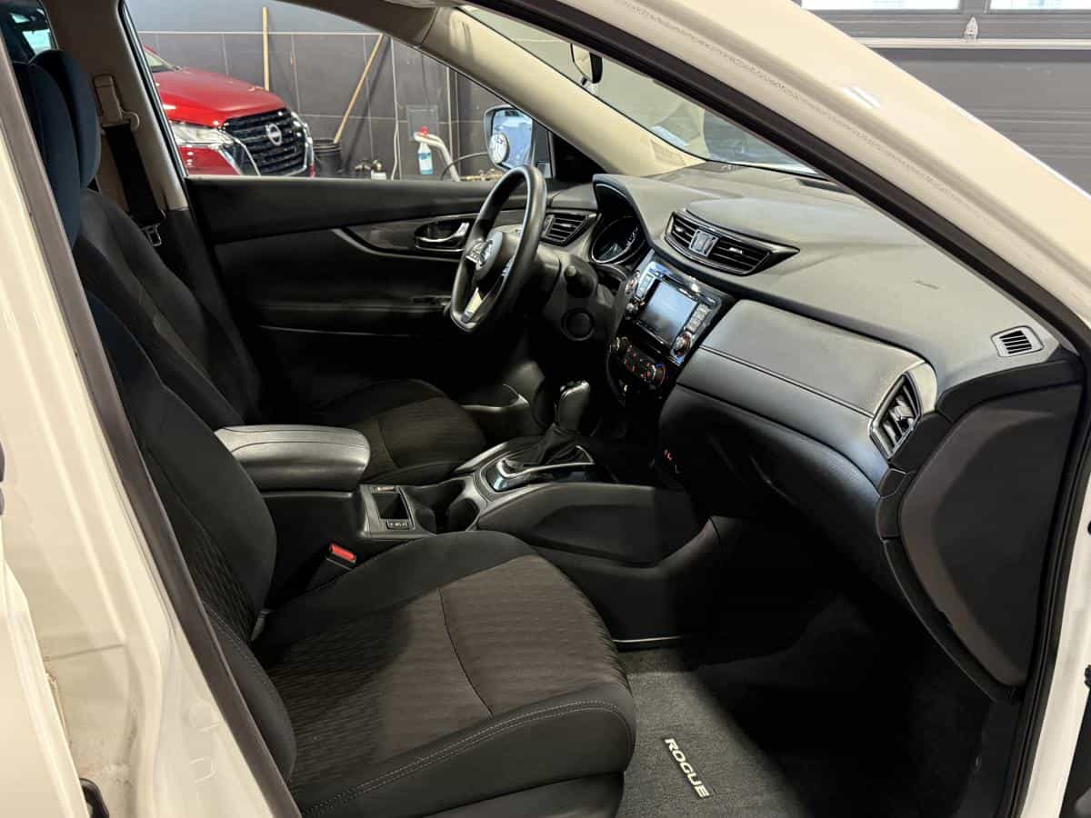 2019 Nissan Rogue S Ti - Image 14