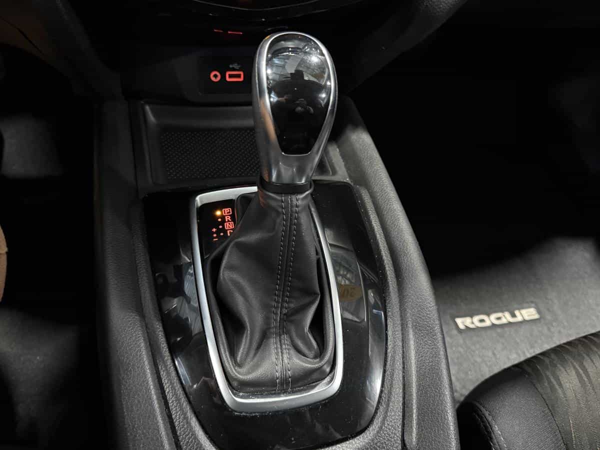 2019 Nissan Rogue S Ti - Image 16